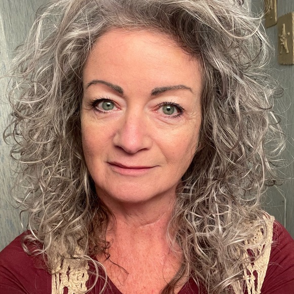 Meet your Posher, Lori Ann - Picture 3 of 7